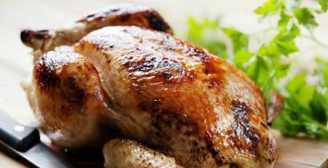 Ароматная и сочная курица в фольге в духовке – быстро, просто и вкусно